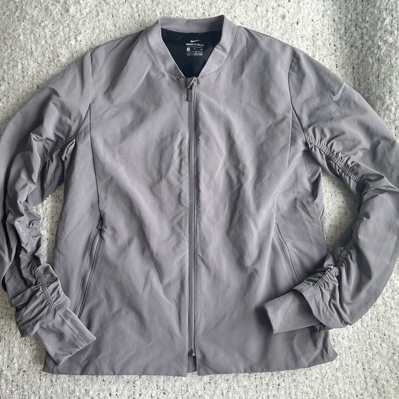 Nike Women’s Shield Golf Bomber Jacket | S - Picture 4 of 10